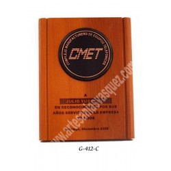 GALVANO DE MADERA LOGO CALADO