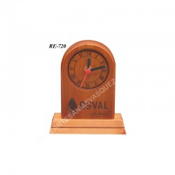 RELOJ CON ESFERA CALADA